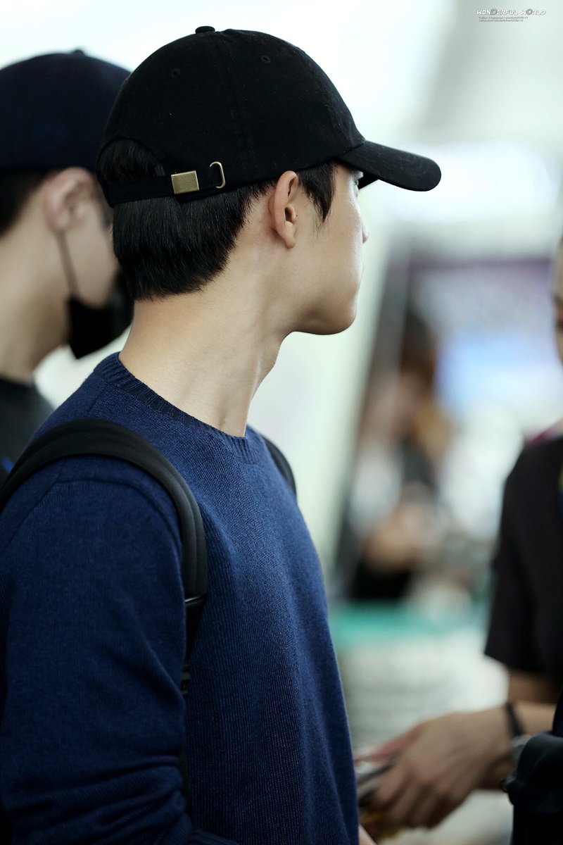 wonDerful930112's tweet photo. #도경수 #디오 #DO #kyungsoo #150912  your neck lines💞💞💞💞💞💞😍 https://t.co/6IjAU3Zbty