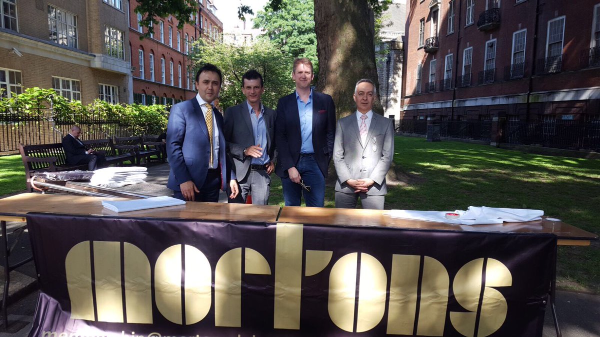 Morton's Club (@mortonsclub) on Twitter photo Spend this balmy evening in Mount Street Gardens with a burger or two from the team <a href="/MortonsClub/">Morton's Club</a> #MountStreetGardenParty Spend this balmy evening in Mount Street Gardens with a burger or two from the team <a href="/MortonsClub/">Morton's Club</a> #MountStreetGardenParty
