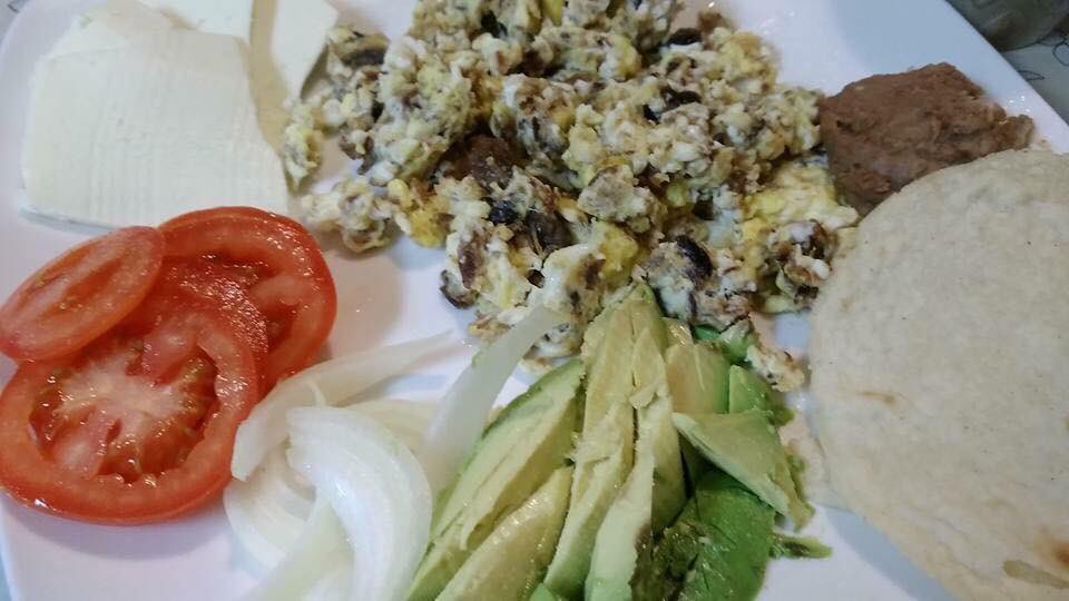 BustamanteNLMX's tweet photo. Tortillas calientitas y un ☕️ negro, por favor. https://t.co/VkfpCFuRX7