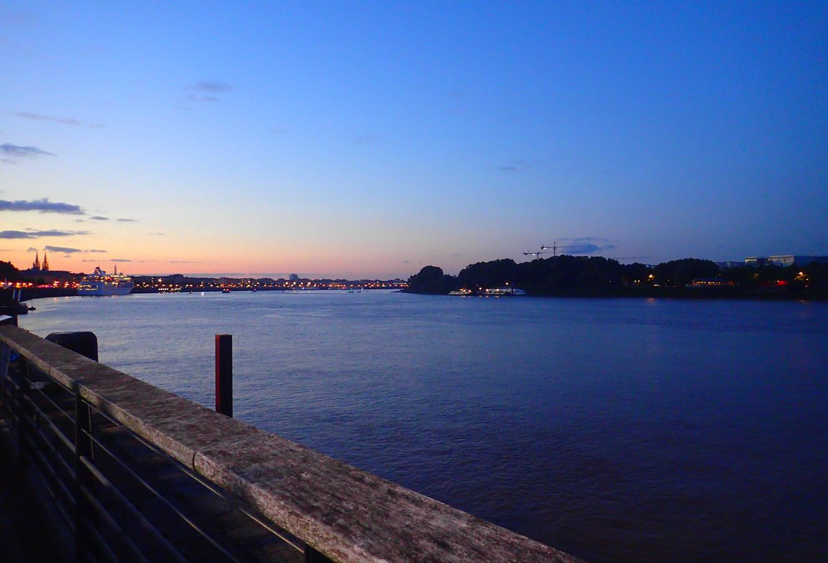 SimpleAller's tweet image. J'adore regarder les couchers /lever de soleil en voyage. Et vous ? #Bordeaux