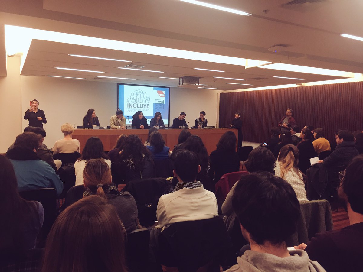 villa_alsino's tweet photo. En panel de Prácticas artísticas y transformación social nuestra egresada y compañera de trabajo Yasmín comparte su experiencia #Incluye2017 https://t.co/QM07D1iiyY