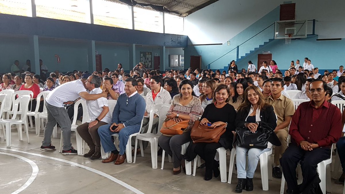 amapolanaranjo's tweet photo. Ya estamos en territorio cumpliendo con #AgendaEducación
Porque las leyes las construimos todos y sin educación no hay revolución https://t.co/amt3nJBvku