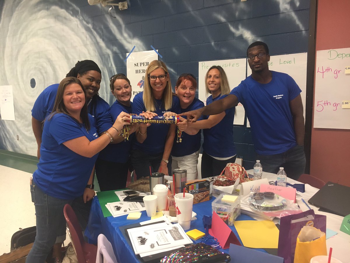 sdedragons's tweet photo. #spiritstick #VCSSLT #funwhilewework @lynn_bruner @hmconyers @ktcanup22 @KindleWharton @SchadracAppolon @DomPinckney @KbstevenKym https://t.co/xY4RulpiC8