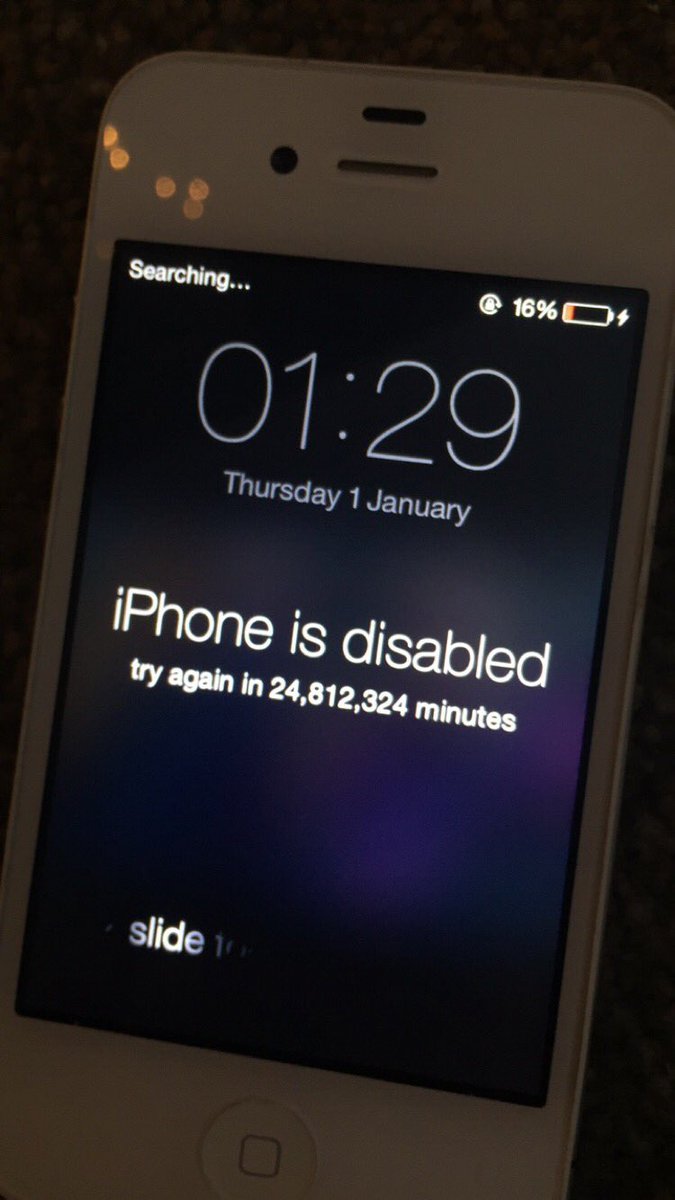toxictwaimzz's tweet photo. Turned on my old iPhone and this happened? #shitthen https://t.co/Rdcb3hPEG3