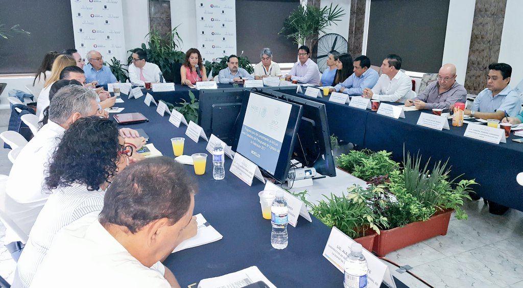 patymorag's tweet photo. Participamos c/ las instancias federales para cumplir con lo establecido en el Artículo Sexto Transitorio del PEF 2017. #MorelosTransparente https://t.co/8cg1MQfA2E