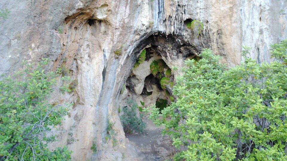 halitbilen34's tweet photo. Şeytan Deresi Kanyonunda bir mağara oyuğu #Mersin https://t.co/6pQ74RkFCV