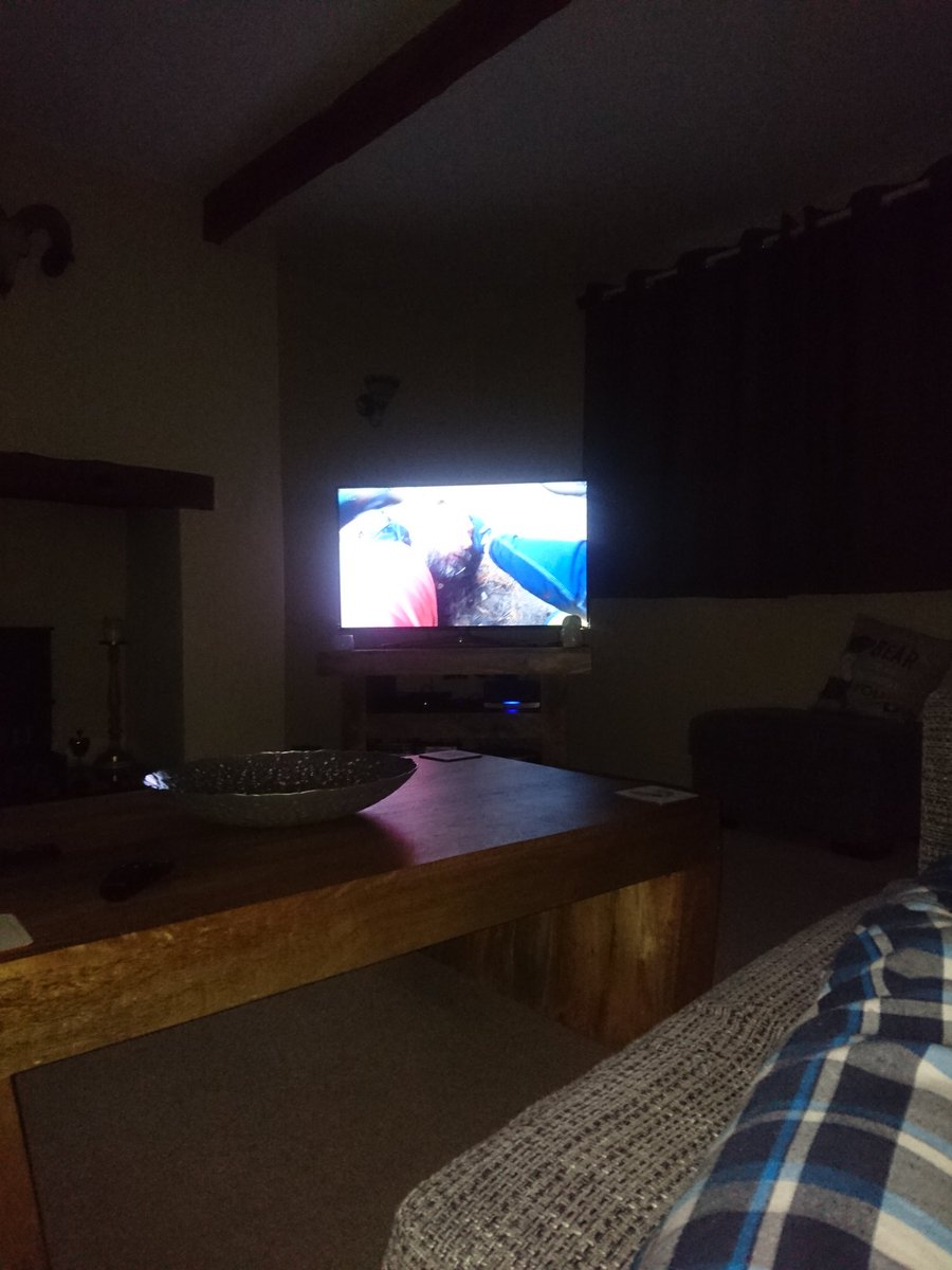 DannyVGUK's tweet image. First night home this week and having to sleep on the sofa because it's too hot upstairs! 😂 #IWantMyBed #BackInAHotelTomorrow