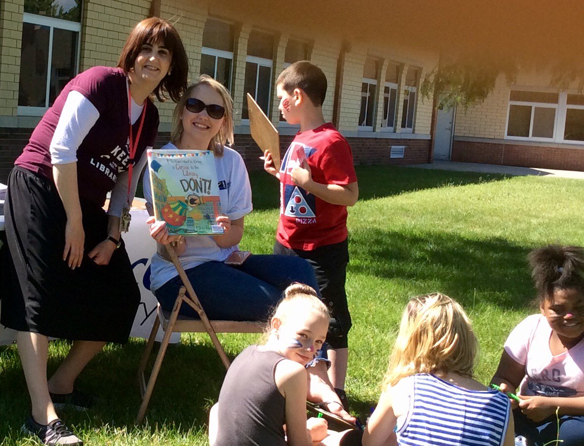 Thank you Karen from Barnard Library for #reading with us at <a href="/longridgeGCSD/">Longridge Elementary</a> Field Day  <a href="/greececentral/">Greece Central</a>
