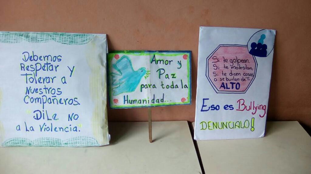 adi_cbittrujill's tweet photo. #TicEducativasPorLaPaz Así defienden nuestros niños del circuito 03 sus derechos https://t.co/UoufMEdB6K