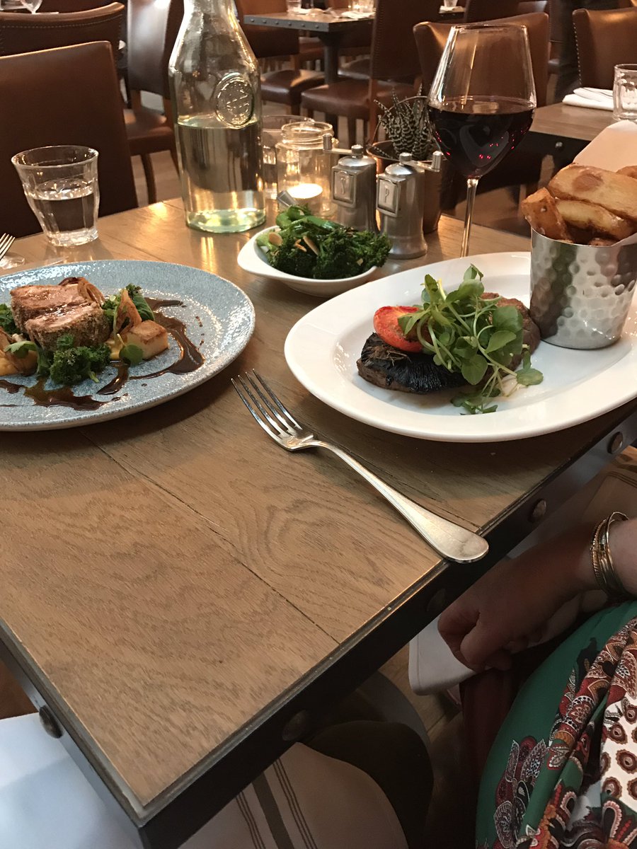 theluxuryeditor's tweet photo. Delicious dinner and delightful dessert for two @RefectoryYork @PrincipalYork #LuxuryHotel #foodforthought #firstclassfood https://t.co/YK9BjgQFqv