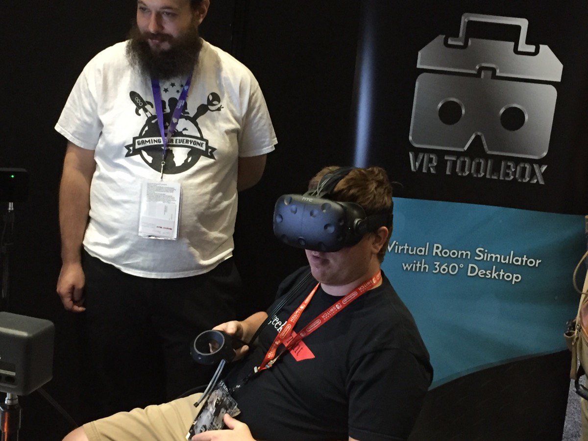 VRToolbox's tweet photo. Thanks @geektyrant for trying out #VRToolbox #vive #steamvr #htcvive #blendedreality #oculus #vr #vrproductivity https://t.co/UkdQ9LGRRR