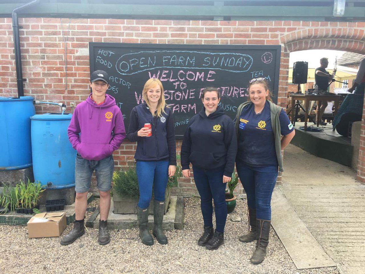 NFYFC's tweet photo. Hats off to @EnderbyYFC and
Lutterworth YFC who joined forces to help out at an Open Farm Sunday event last week. #OFS17 @LeicsYFC https://t.co/dqR3yvJqfe