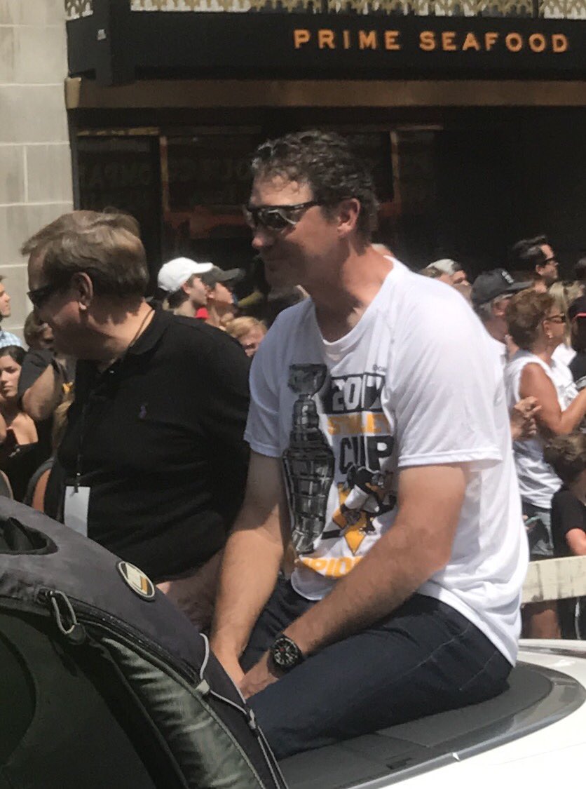 BrewmasterWags's tweet photo. The Legend!!!  #LetsGoPens #Lemieux  #BacktoBack https://t.co/tDqTqP5JpH