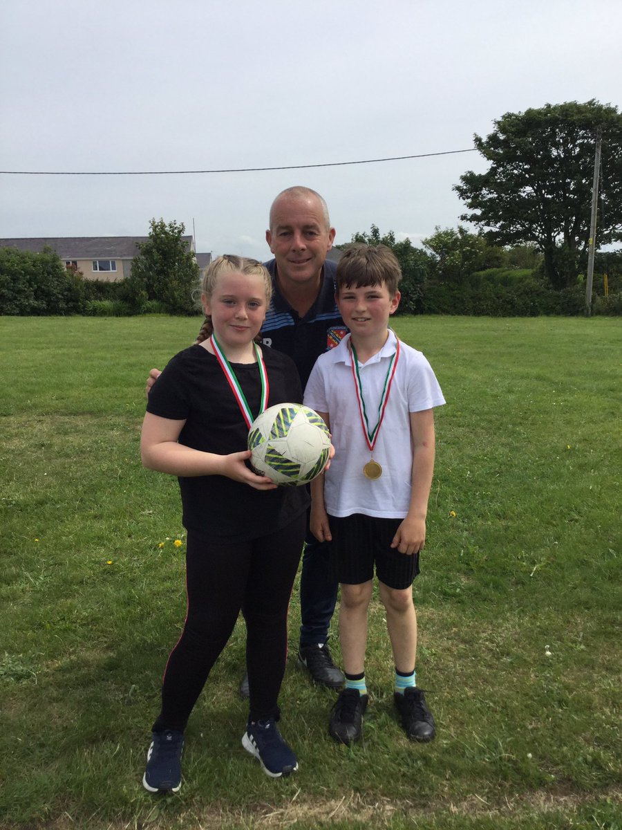 ysgolfali's tweet photo. Plant mwynhau sesiwn ymarfer peldroed gyda @BangorCommSport Kids enjoying another football session. Next @nglkante @RonaldKoeman #Anglesey https://t.co/f9oFIHPvul