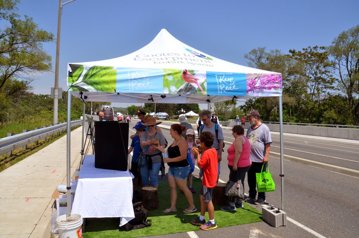 rbg_science's tweet photo. #ADayOnTheBridge saw estimated 3000 people at @C2Eecopark booth! #HamOnt #ADOTB 11June17 https://t.co/rVCRq4F3PT https://t.co/C7CHVvMeL1