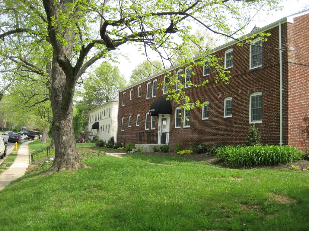 true_ground's tweet photo. APAH is responding to the loss of affordable housing in Westover and the rest of Arlington. https://t.co/9t1udgEmyu https://t.co/BhUvcK9upl