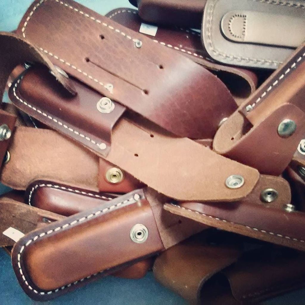 TheScrapBox's tweet photo. Beautiful leather pouches with metal clasps. They can attach to a belt! #fathersday https://t.co/XAWO107kMW https://t.co/5iZpLJnzLT