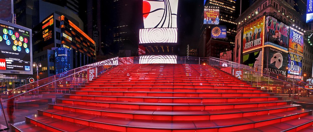 XoEl_game's tweet photo. We love the red stairs of Times Square because they are perfectly "square" #SquareDope #RoundNope #indiegame https://t.co/MvtBTo0bZB https://t.co/89QLhQsC6s