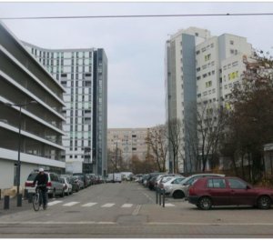 Residents1020's tweet photo. On peut rigoler de l 'ouverture sur le parc et la jolie vu sur les  montagnes mais des gens meurent de froid par manque de logement 😪 https://t.co/H0wDT1zJ10
