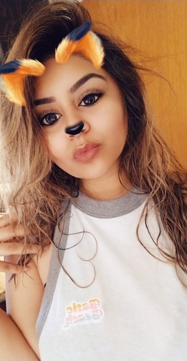 xoanana's tweet image. The shirt says it all, #Basicbeach