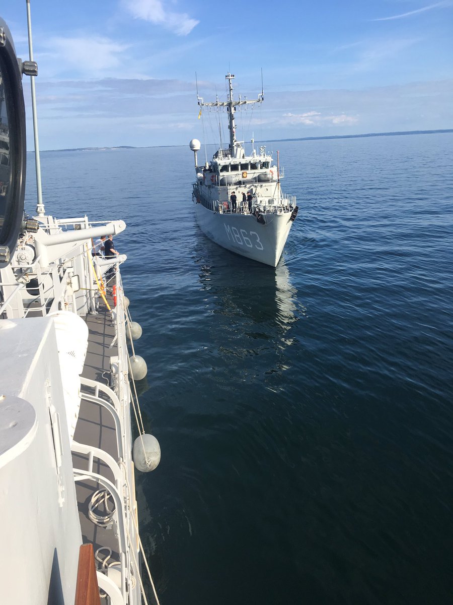 RikWoertman's tweet photo. HNLMS Vlaardingen alongside to deliver recoverd ex-mines to HNLMS Mercuur #BALTOPS2017 @kon_marine @C_VLRD #zrmsmercuur https://t.co/tVry8yfpXR