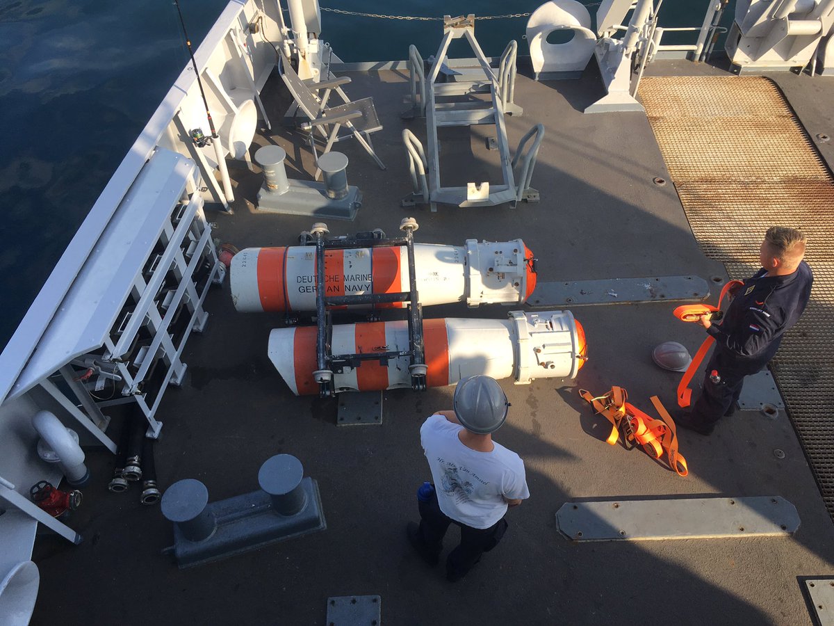 RikWoertman's tweet photo. HNLMS Vlaardingen alongside to deliver recoverd ex-mines to HNLMS Mercuur #BALTOPS2017 @kon_marine @C_VLRD #zrmsmercuur https://t.co/tVry8yfpXR