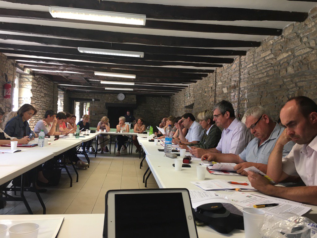 thaliemarch's tweet photo. Échanges très fructueux avec les agricultrices Bretonnes et la délégation https://t.co/tMKypUBqpq
