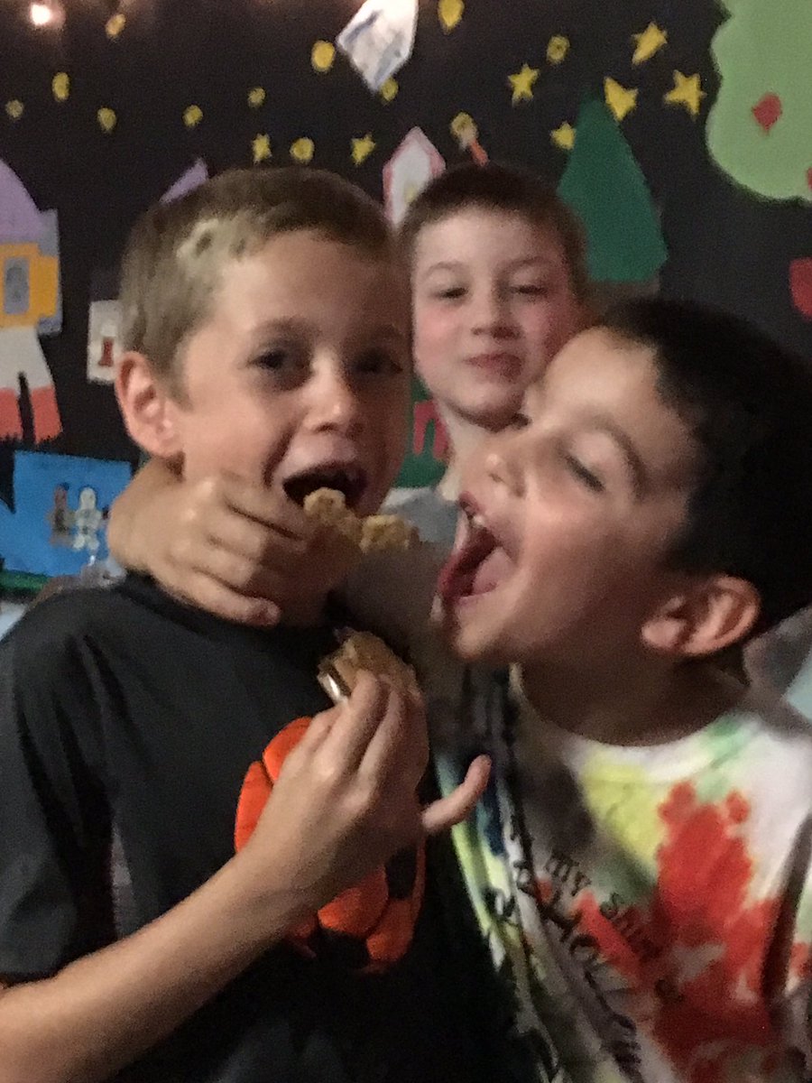 SS_Gr1's tweet photo. Camping fun with friends in Mrs. Dolan's room https://t.co/67vWRlUtJE