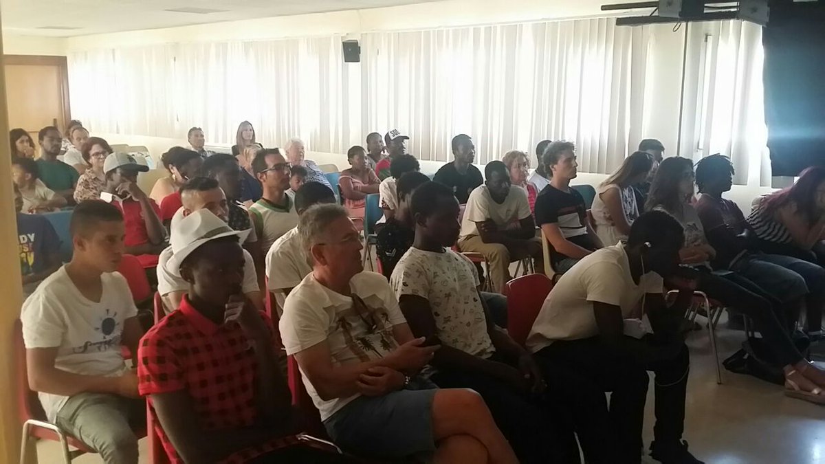 asoafricando's tweet photo. Interesante documental: "Gurumbé".  Aun estáis a tiempo de disfrutar de la Jornada de convivencia. Acercate al CC El Esqueleto (Sevilla) https://t.co/GVtaVDVdat