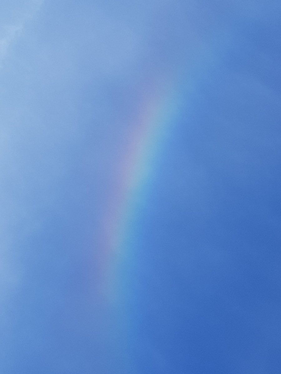 JessicaMijnheer's tweet photo. @helgavanleur Regenboog hoog in de wolken. https://t.co/Ejsac4WXBl