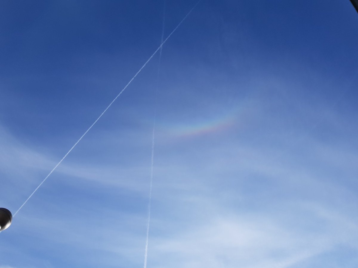 JessicaMijnheer's tweet photo. @helgavanleur Regenboog hoog in de wolken. https://t.co/Ejsac4WXBl