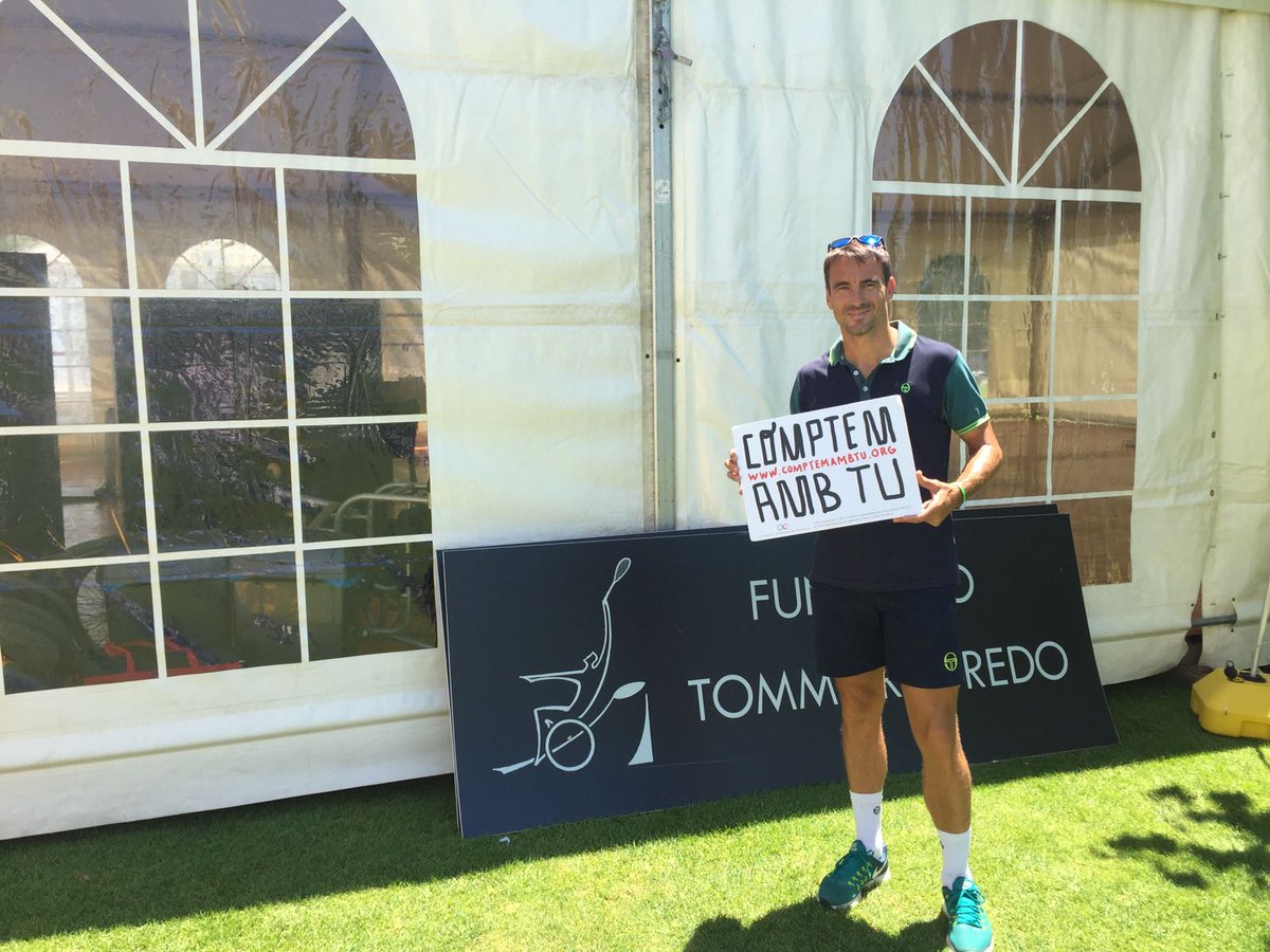 comptem_amb_tu's tweet photo. @TommyRobredo2 té clar què cal fer per la revetlla del dia 23!! #ComptemAmbTu també!! https://t.co/YwSNd4N0RO https://t.co/7jlxNM3VZ1