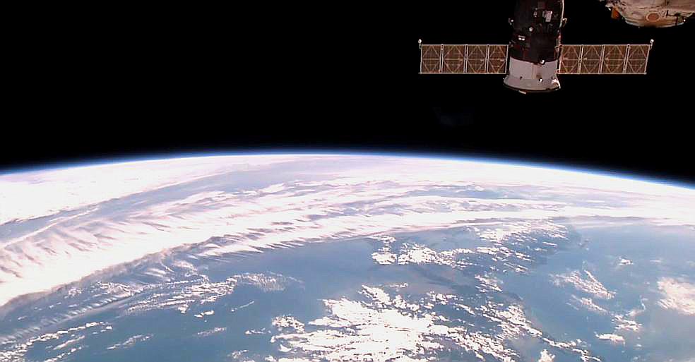__oort__'s tweet photo. 1,100km NE of Tokyo #Japan 🇯🇵 https://t.co/Zf6dxMLbyc https://t.co/dKb0tH79Va