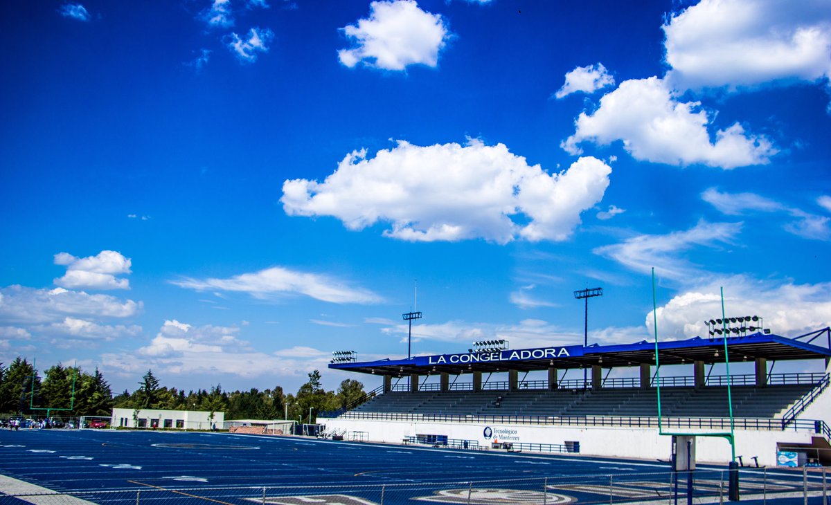 Blue is the sky so it's our heart 💙
#SummerAtTec #summertime #bluesky #wednesdayvibes #captionthisphoto