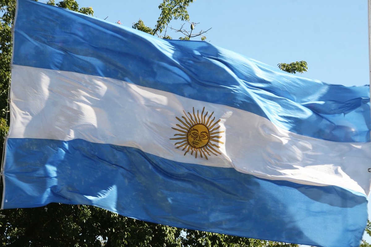 perspectivasur's tweet image. Esperando el #20deJunio: Invitan a #embanderar #Berazategui. ow.ly/kZjS30cANze