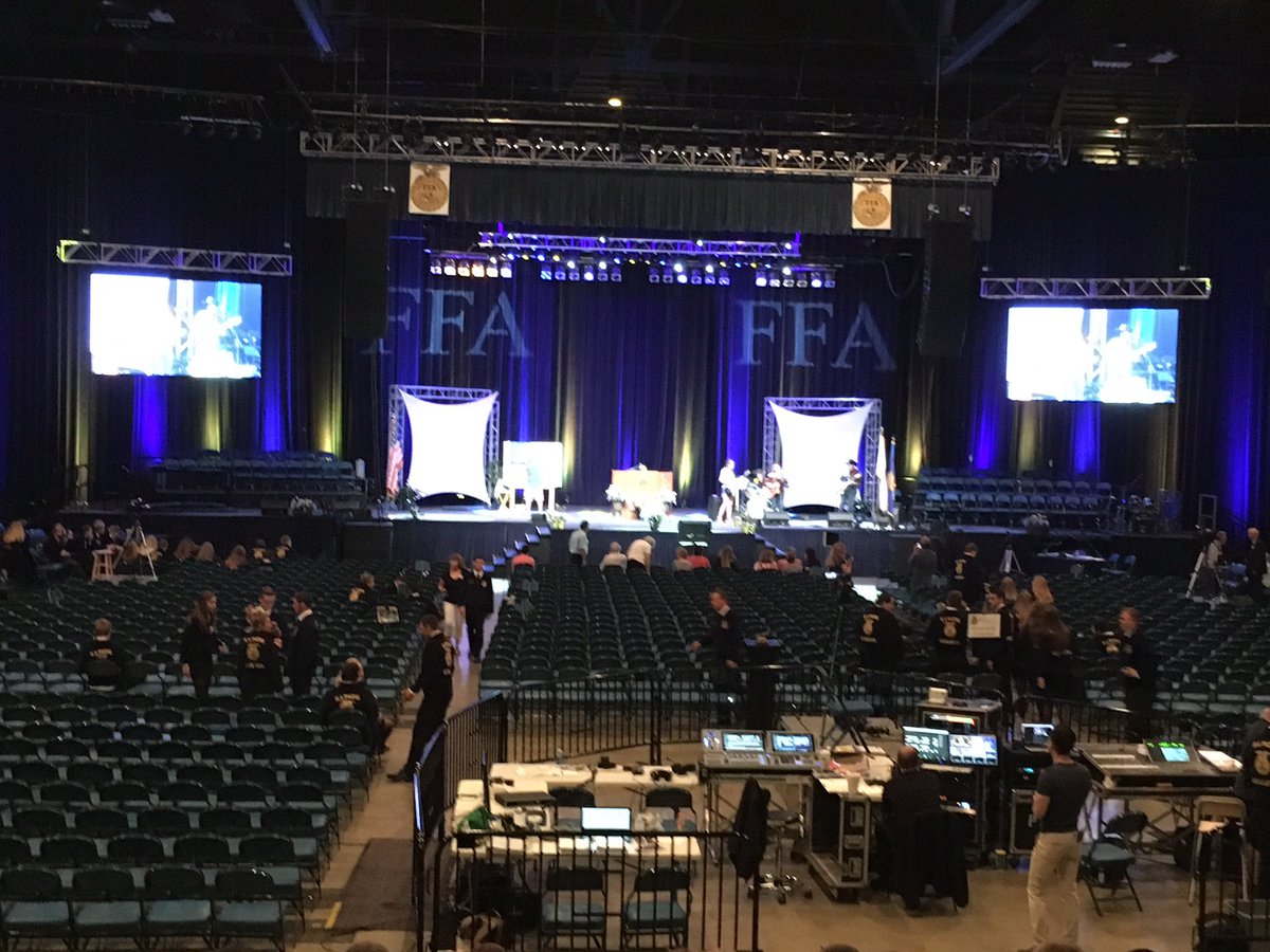 OkawvilleFFA's tweet photo. Patiently waiting for Session 4 #ilconv17 https://t.co/PsvchWHKn1