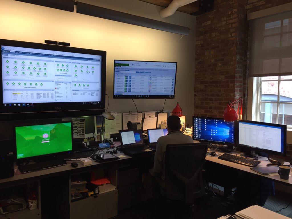 LanaGAEC's tweet image. #visualoverload #surroundvision Part of our #IT dept hard at work. #BIM support.
