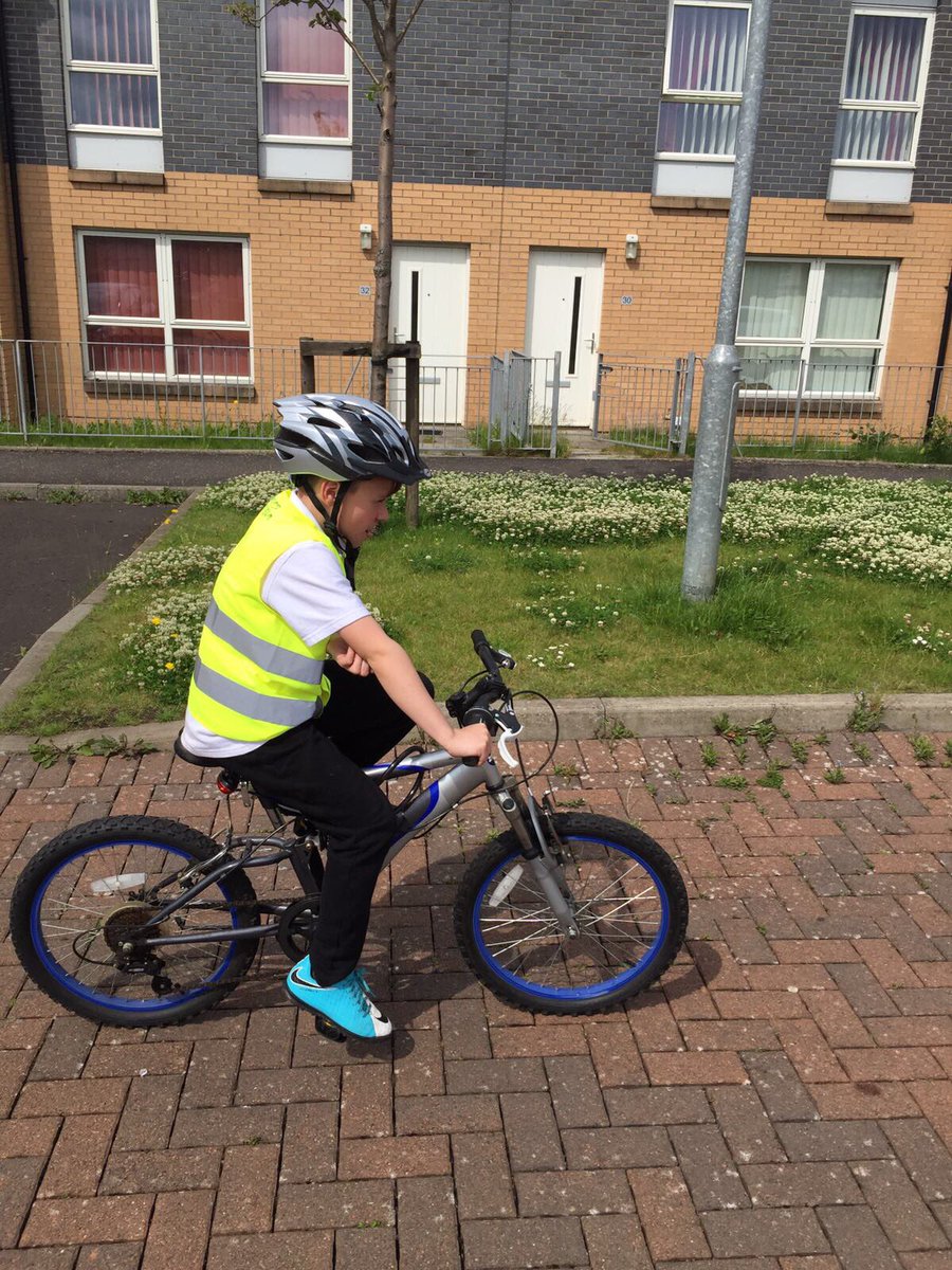 PirieParkPS's tweet photo. Children taking part in #bikeability on the roads &amp; local streets today🚴🏻🚴🏼‍♀️❤️ #healthy #fun #safety #roadaware👍🏼 https://t.co/1yNigtRt6A