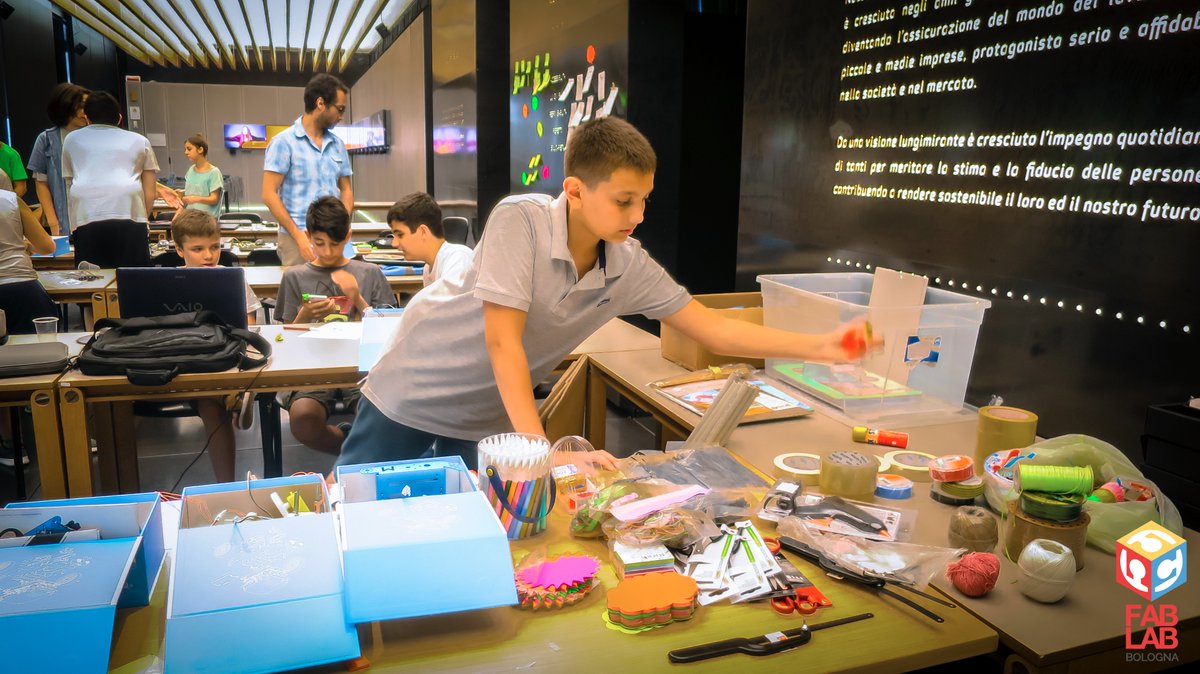 Percorso a ostacoli, brainstorming e progettazione prototipi..giornata produttiva a #CUBOUnipol!
@UnipolGroup_PR #thinkering #PlayMakersBolo