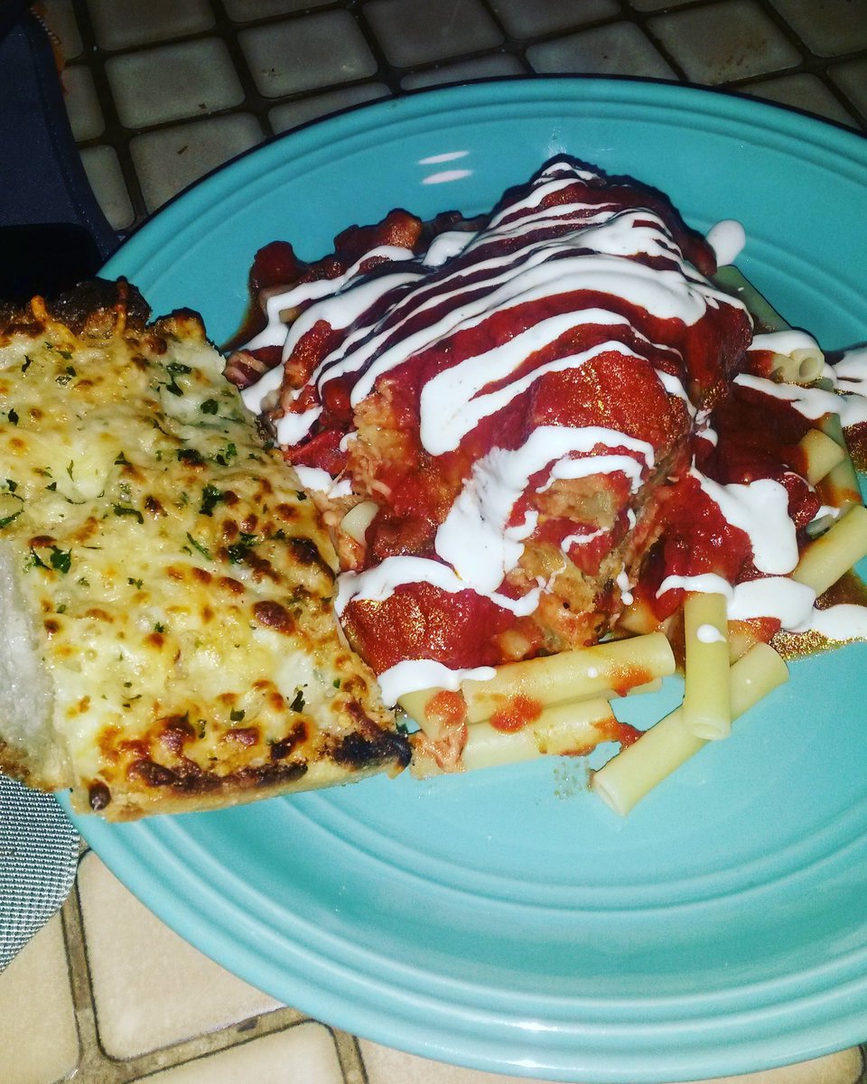 Kenpachi006's tweet photo. @GordonRamsay what do you think of my wife eggplant parm topped with ranch and side of garlic bread? https://t.co/dnAH1Jl5C7