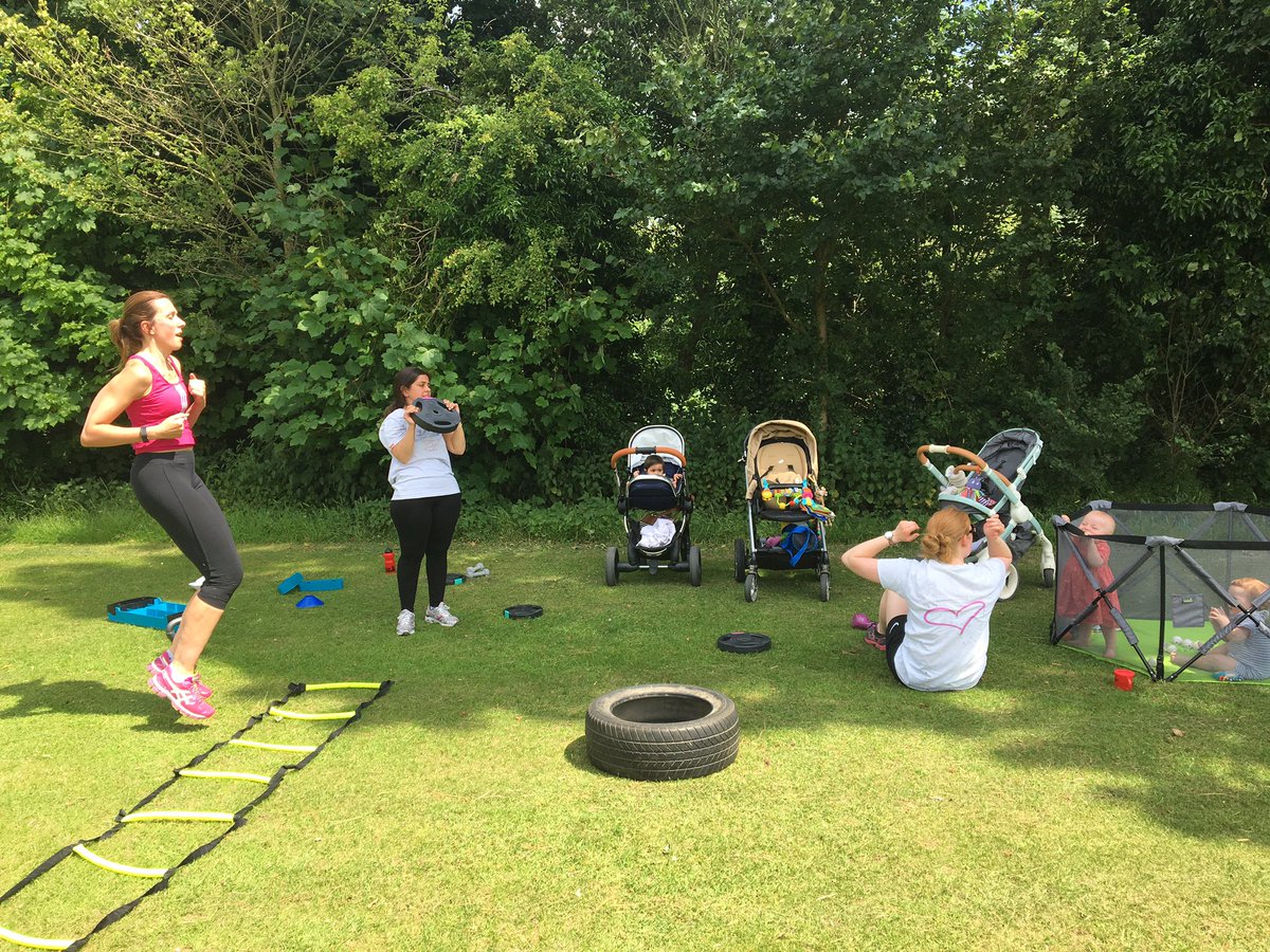 HayleyClear's tweet photo. Fun in the sun this afternoon in Houghton Regis @OurParksUK @BedsCountryside @letstalkcentral #buggyexercise https://t.co/6HinWRiX8H