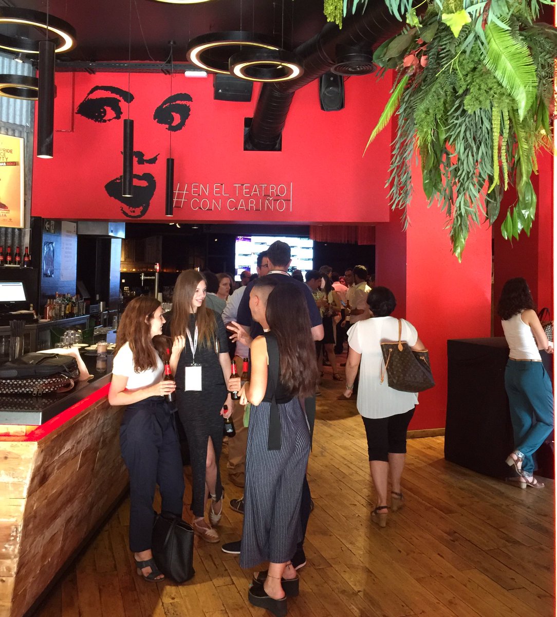 JaviLoMarino's tweet photo. No hay mejor forma que terminar #SharingMadrid #enelTeatroconCariño 🍻😊. Gracias @SharingES y a todos los colaboradores, hasta la próxima!! https://t.co/dpt1bToi5g