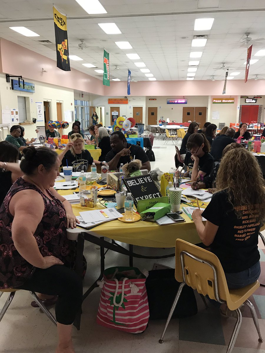 StarkeES is hard at work learning more about Illustrative Mathematics.  #SLTVLT <a href="/ahr_ecahr/">Eilene Ahr</a> <a href="/DCopeland2014/">Dwayne Copeland</a>