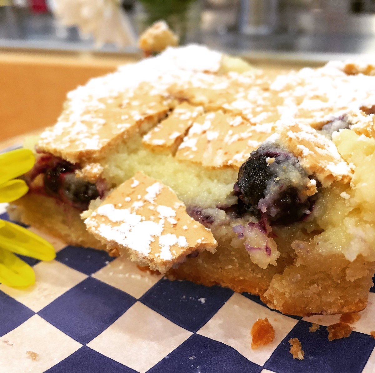 SugarfirePie's tweet photo. Blueberry gooeybutter https://t.co/jBlYIUS8P6