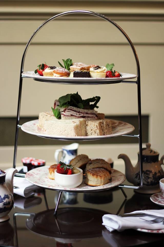 Treat Dad to #Fathersday afternoon tea. Black pudding &amp; haggis bon bons, ham hock, chocolate &amp; guiness tart &amp; more! macdonaldhotels.co.uk/our-hotels/mac…