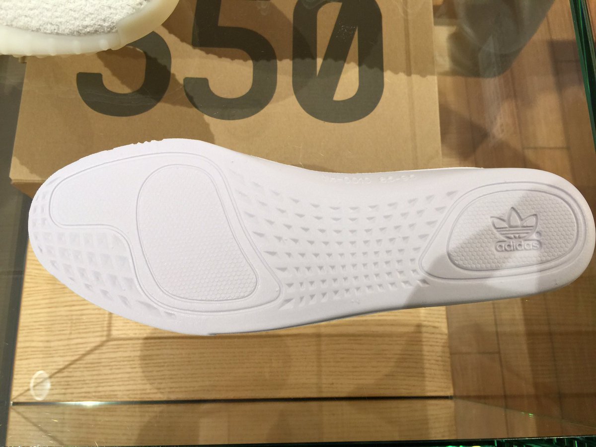 Paperboybh's tweet photo. @YeezyLegitCheq would you be able to legit check this pair? Thanks in advance! https://t.co/Pi7kfKEQBA