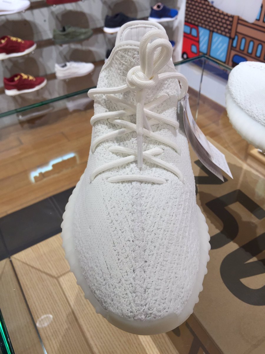 Paperboybh's tweet photo. @YeezyLegitCheq would you be able to legit check this pair? Thanks in advance! https://t.co/Pi7kfKEQBA