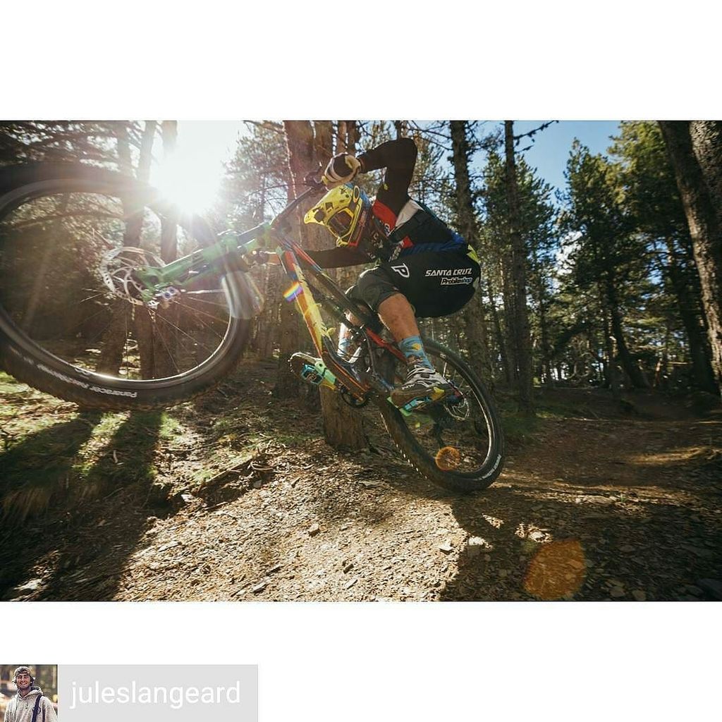 CedricGracia's tweet photo. Direction LES GETS 🤘
COMING IN HOT BOYS 🎥
#crankworx #france #pain #fromage #bread #tartiflette #ride #event #cgvlog #me #picoftheday 📸 @… https://t.co/HeTCyr3qFj