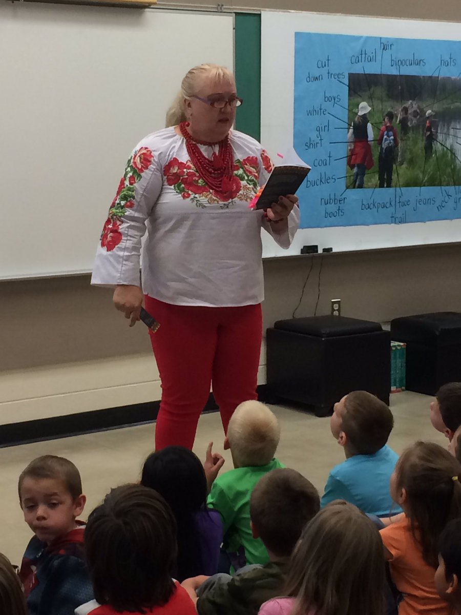 laniganelemsch's tweet photo. Cultural Day at LES! #culture #celebratediversity #canada150 @horizonsd205 https://t.co/aHbjOT7eL8