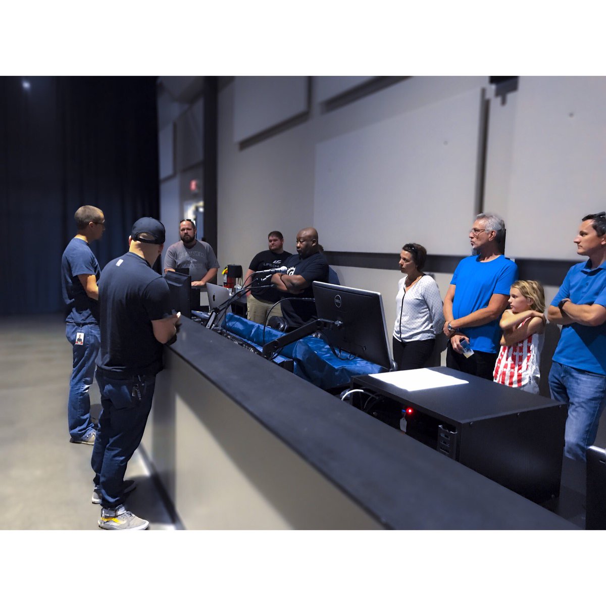 LCTechTeam's tweet image. This past week the team got to have Tech training nights in OPK and MUS!! You'll also see us tweaking the scenic mask at OPK!